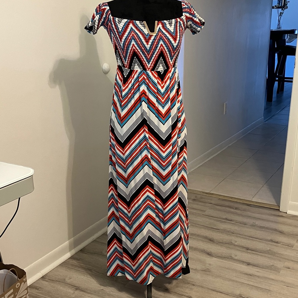 G by Guess Chevron Patterned Maxi Dress